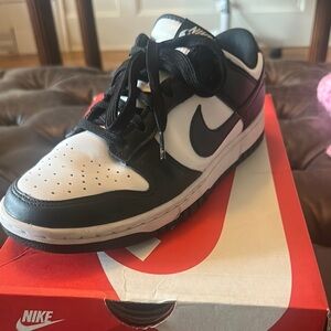 Nike women’s Black and White Sneakers